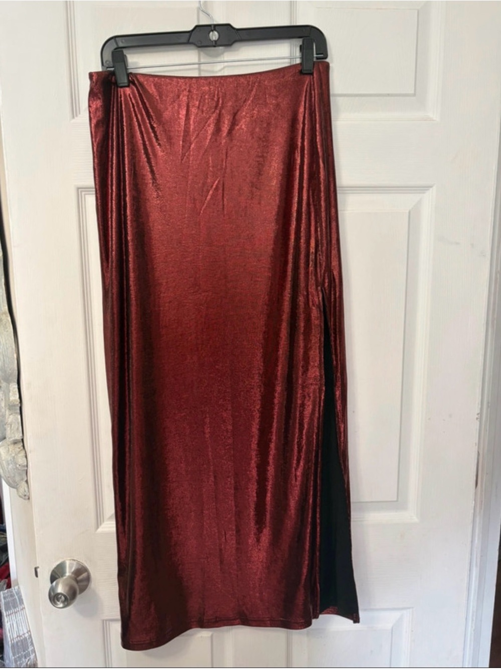 Cupshe Shimmery Wine-Red Maxi Skirt with Side Slit